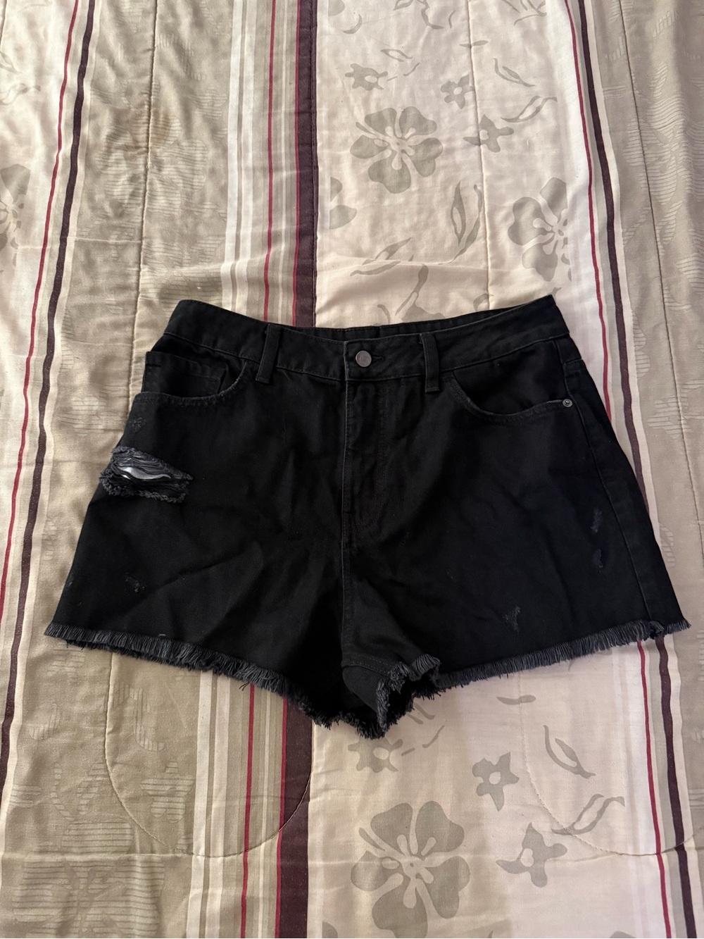 No Boundaries Black Distressed Denim Cutoff Shorts